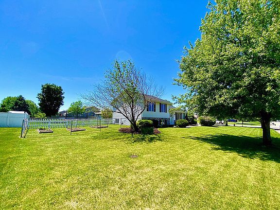 3rd image of 3851 Braemore Dr