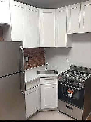2nd image of 2165 2nd Ave APT 4