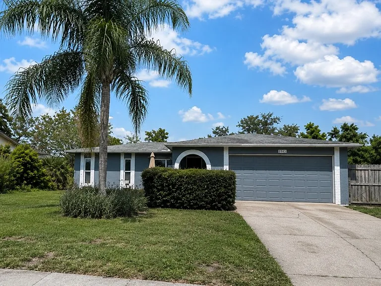 9945 Woodridge Ct — Photo 1