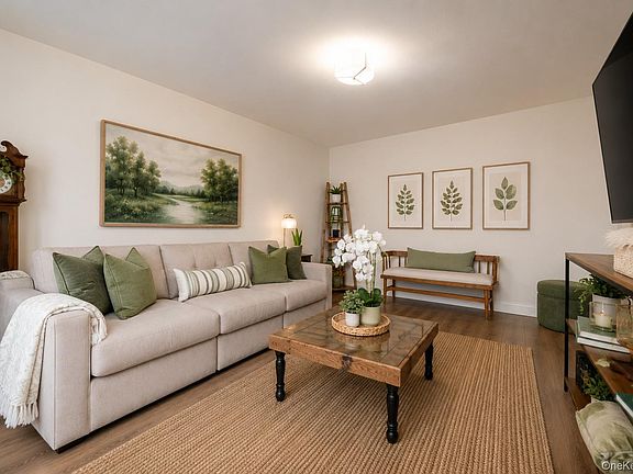 4th image of 411 Merrick Road #A