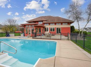 W150N5334 Badger Dr, Menomonee Falls, WI 53051