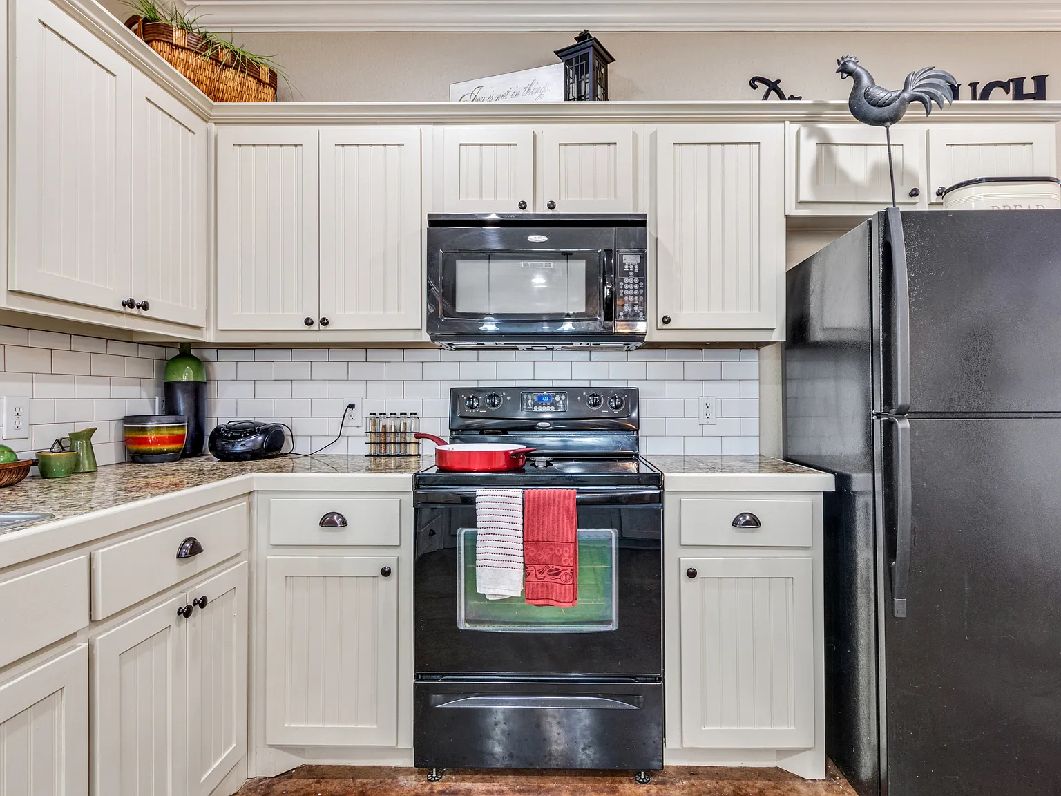 4 bed, 3.5 bath, 2500 sqft, $699 — Photo 3