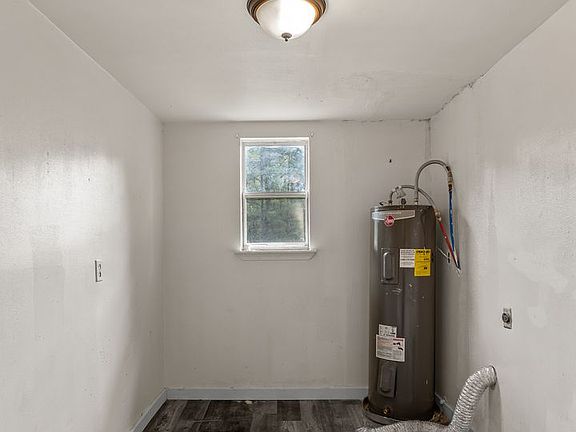 2nd image of 10027 Barnes Rd