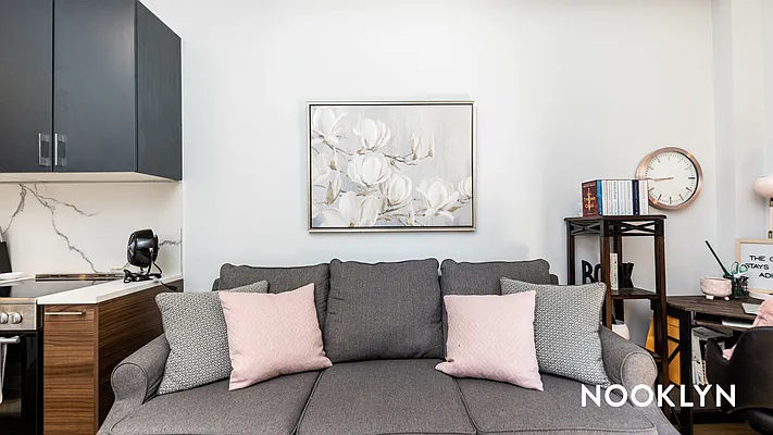 Rented by Nooklyn NYC LLC | media 50