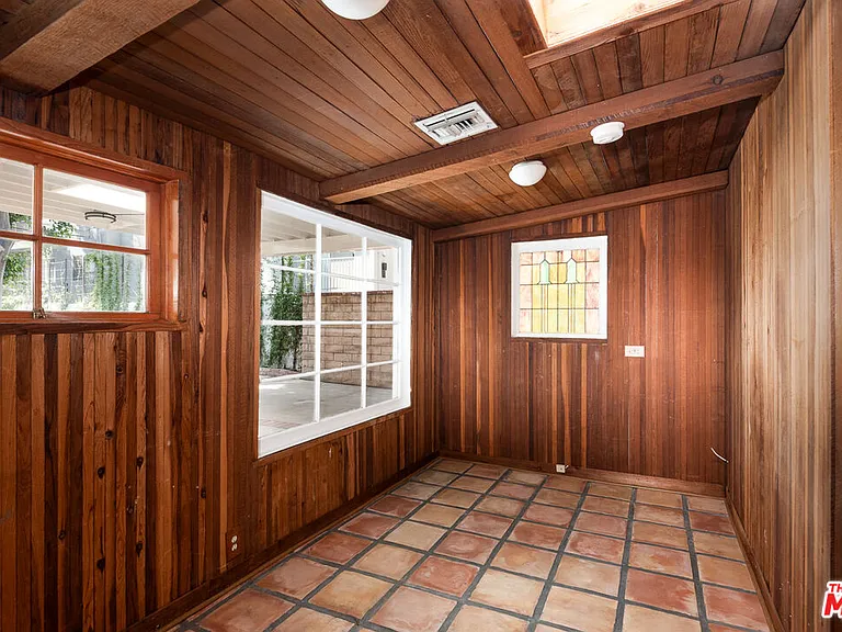 14842 Morrison St — Photo 14