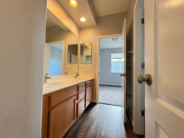 2451 Hanson Dr — Photo 31