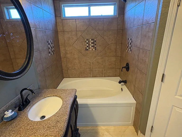2235 Ventnor Ln — Photo 10