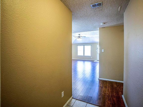 3rd image of 412 Ashland Dr