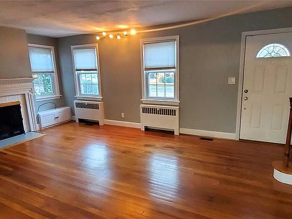 3rd image of 8543 Culfor Cres