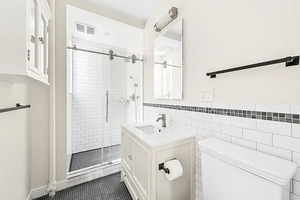 Rented by City Connections Realty | media 7