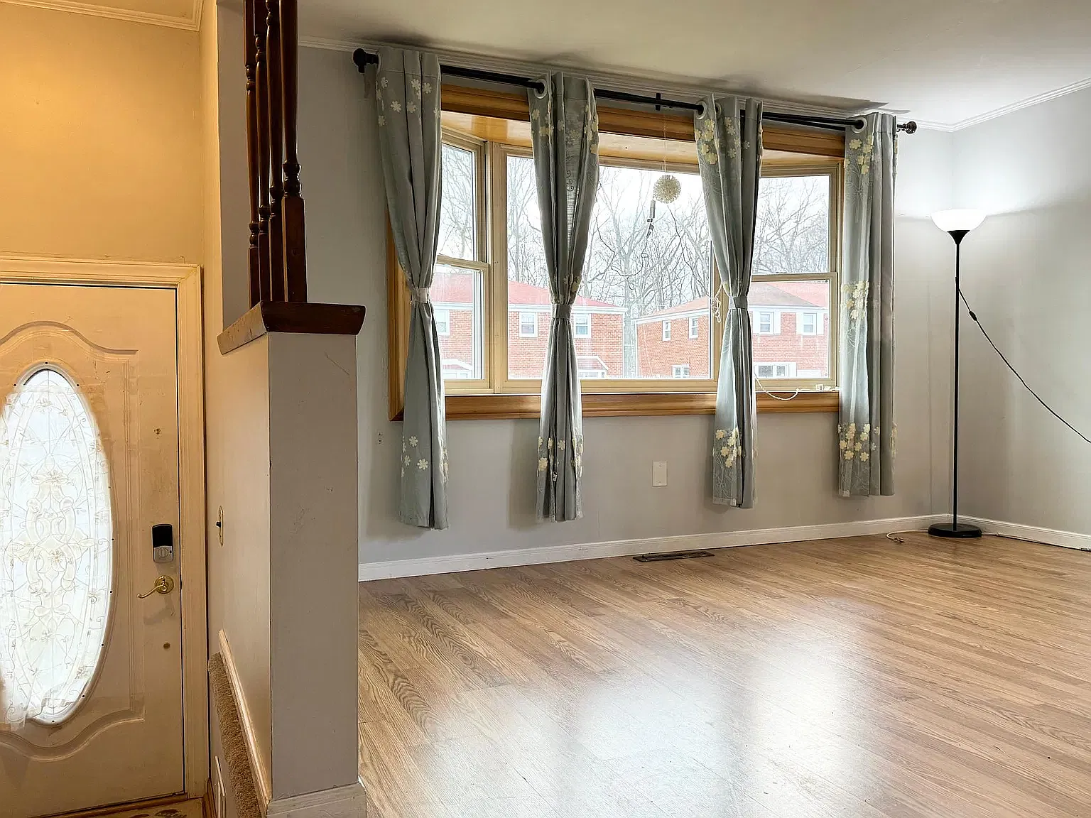 3 bed, 1.5 bath, 1152 sqft, $2,400 — Photo 3