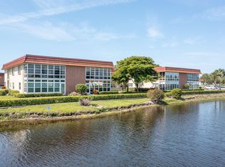 77 Royal Oak Dr APT 102, Vero Beach, FL 32962