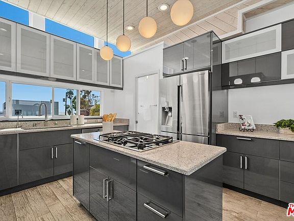 4th image of 24 Yawl St APT 2