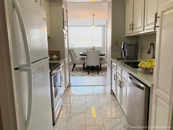 4th image of 540 Kelton Ave APT 401