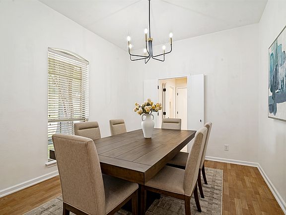 3rd image of 2505 Parkside Dr