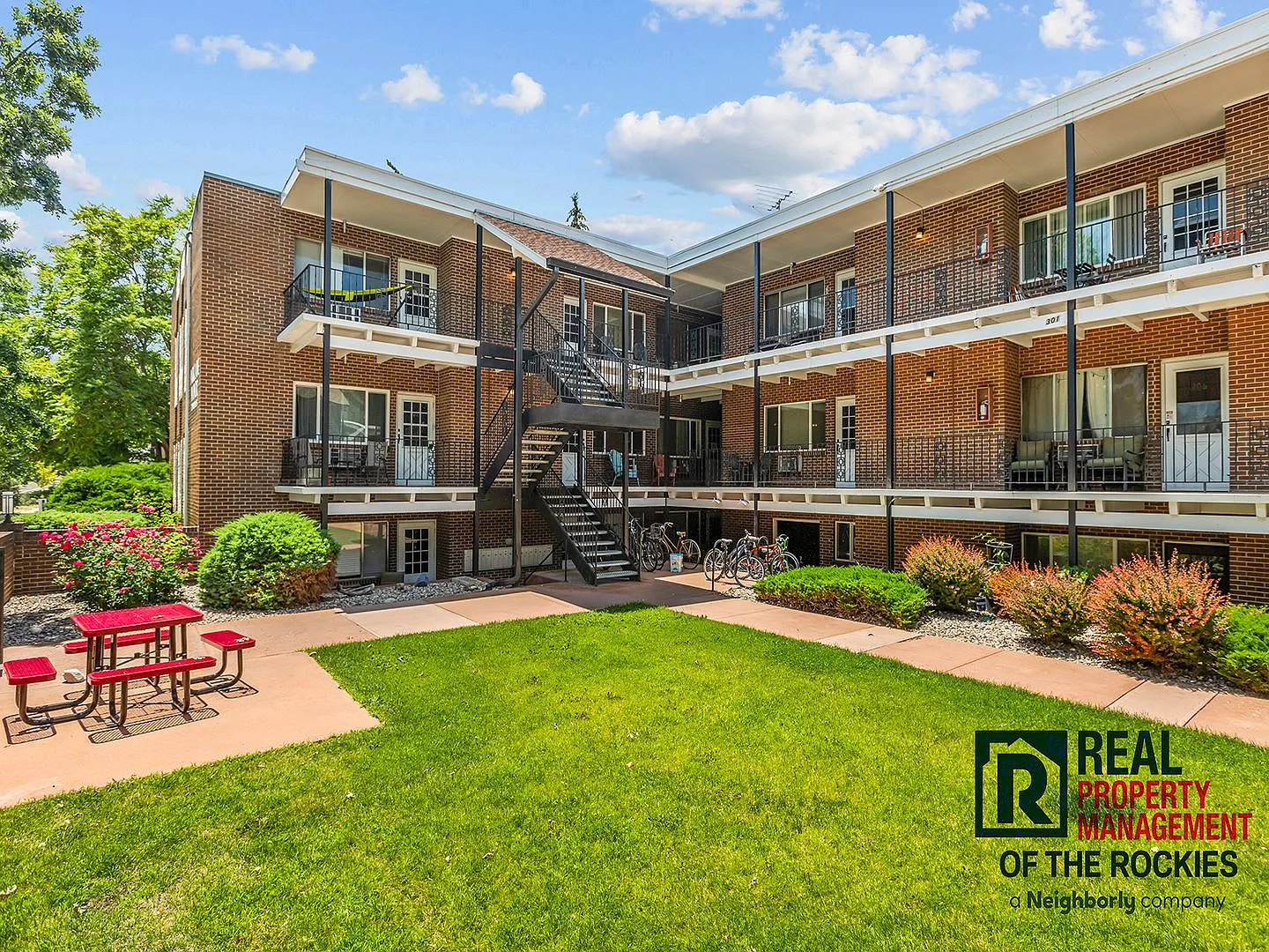 Charming 2 Bed, 1 Bath Condo in Prime Location! — Photo 2