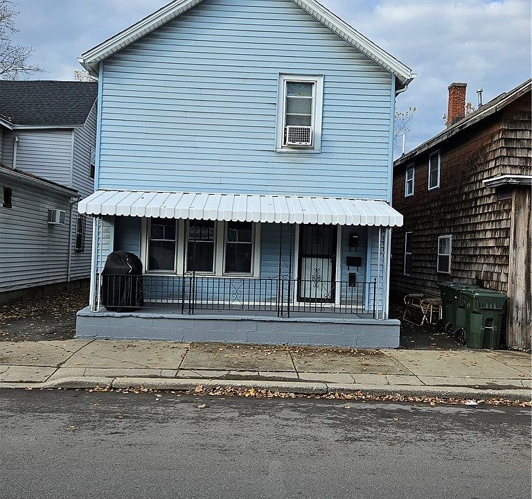 1st image of 218 Oliver St