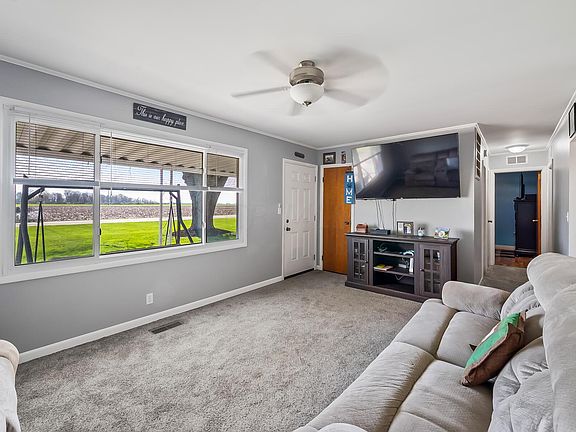 4th image of 3131 East Dr