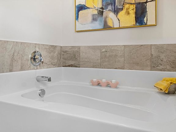4th image of 4581 Hartshorn Cir