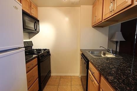 4th image of 350 W 50th St APT 5V