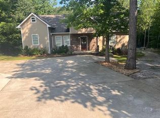 255 Emerald Pointe Dr, Carrollton, GA 30116