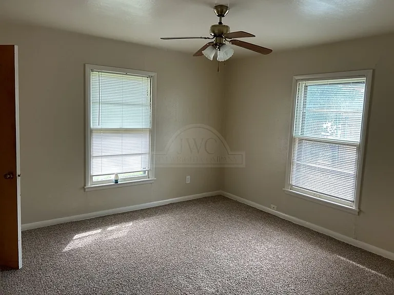 408 Allen St — Photo 17