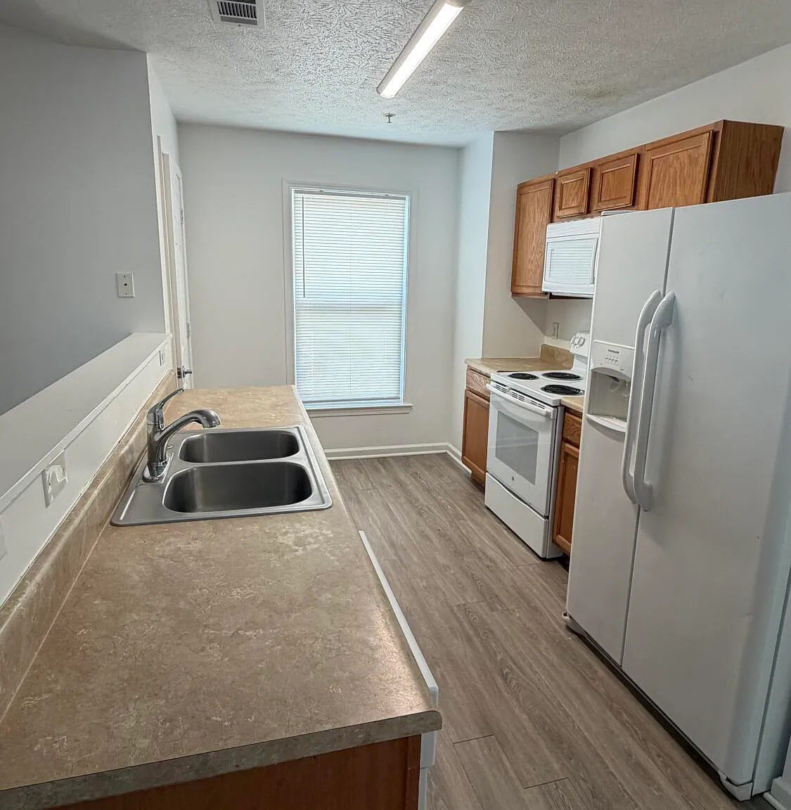 3 bed, 1200 sqft, $1,550 — Photo 4