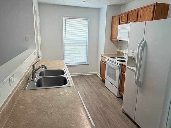 4th image of 9117 Laird St #9129