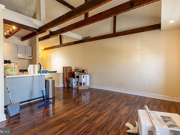 4th image of 308 Bainbridge St Floor 3