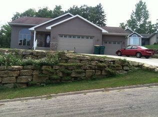 99 Mound View Cir, Mount Horeb, WI 53572
