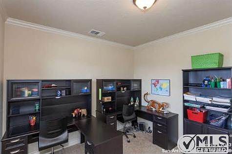4th image of 211 Evans Oak Ln
