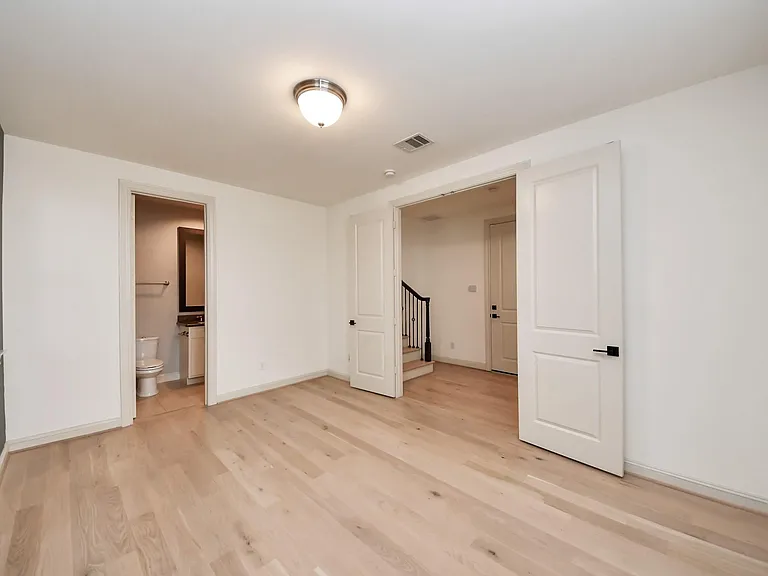 3229 Maxroy St — Photo 8