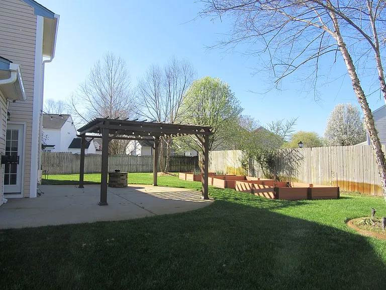 416 Iron Bridge Ln — Photo 38