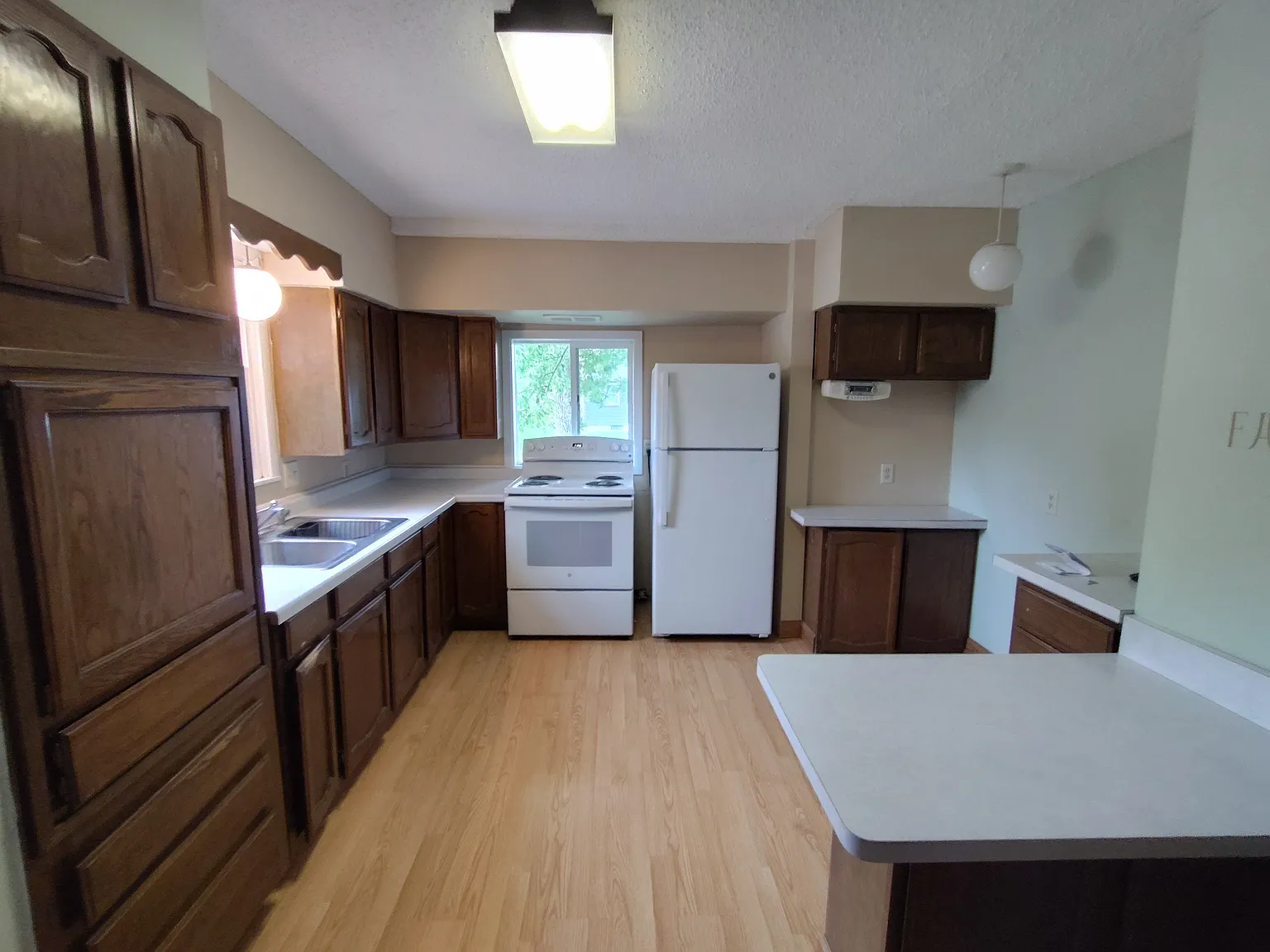4 bed, $1,000 — Photo 2