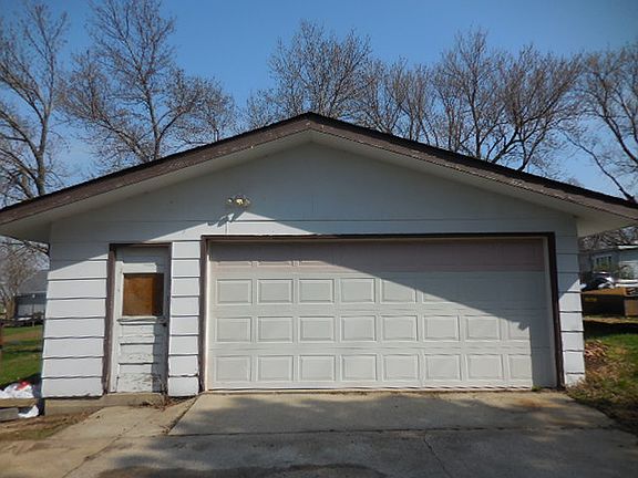 Detached 2 car garage