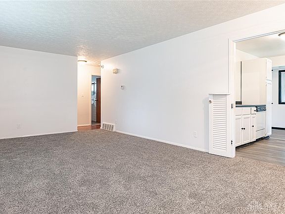 4th image of 38 Nona Dr