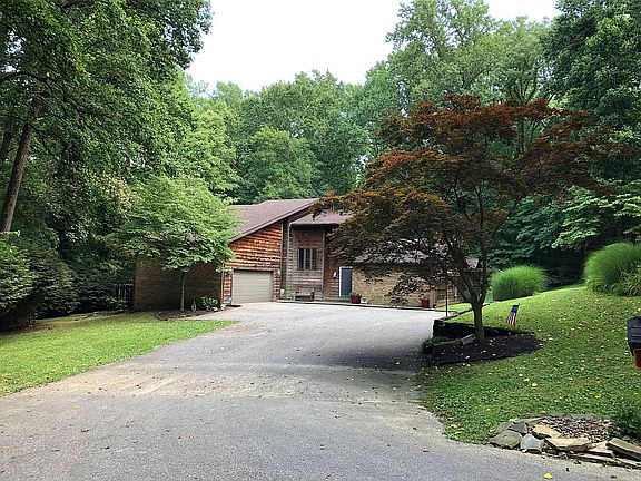2nd image of 840 Barberry Ln