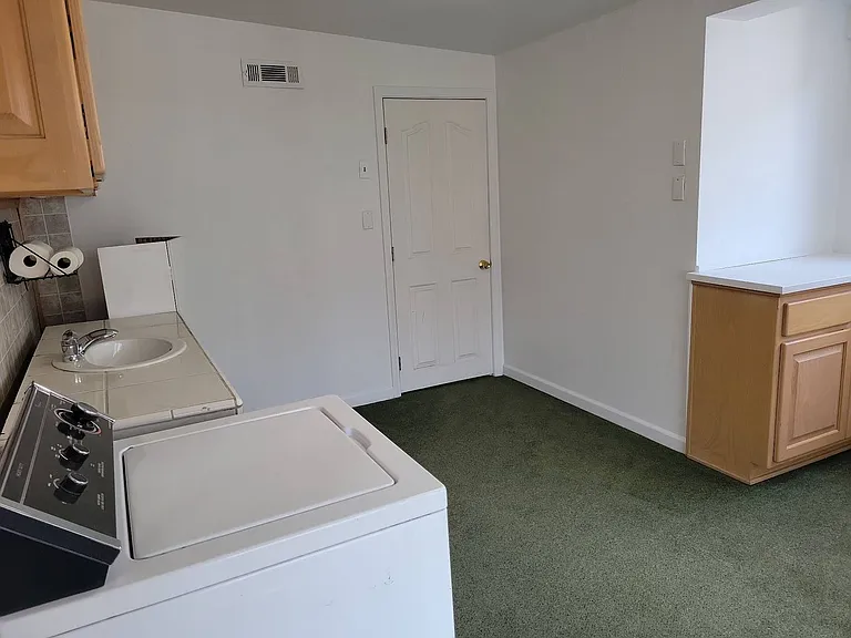 225 E C St — Photo 19