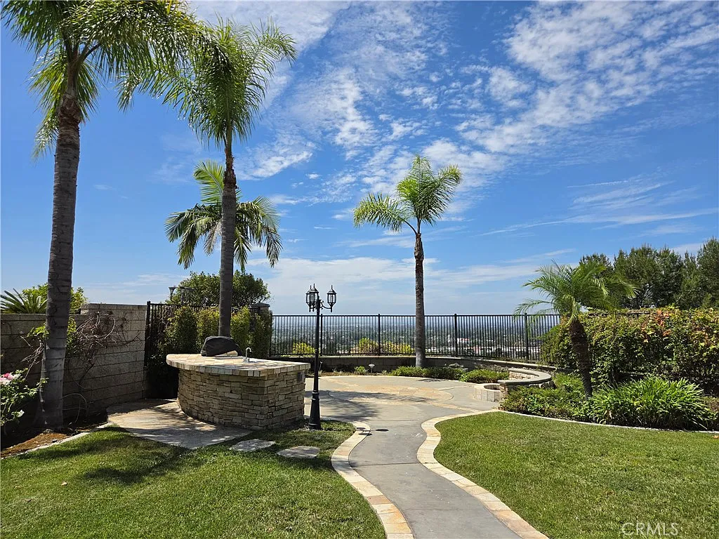 5 bed, 4.5 bath, 3960 sqft, $7,000 — Photo 2