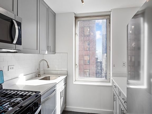5th image of 145 E 48th St APT 18F