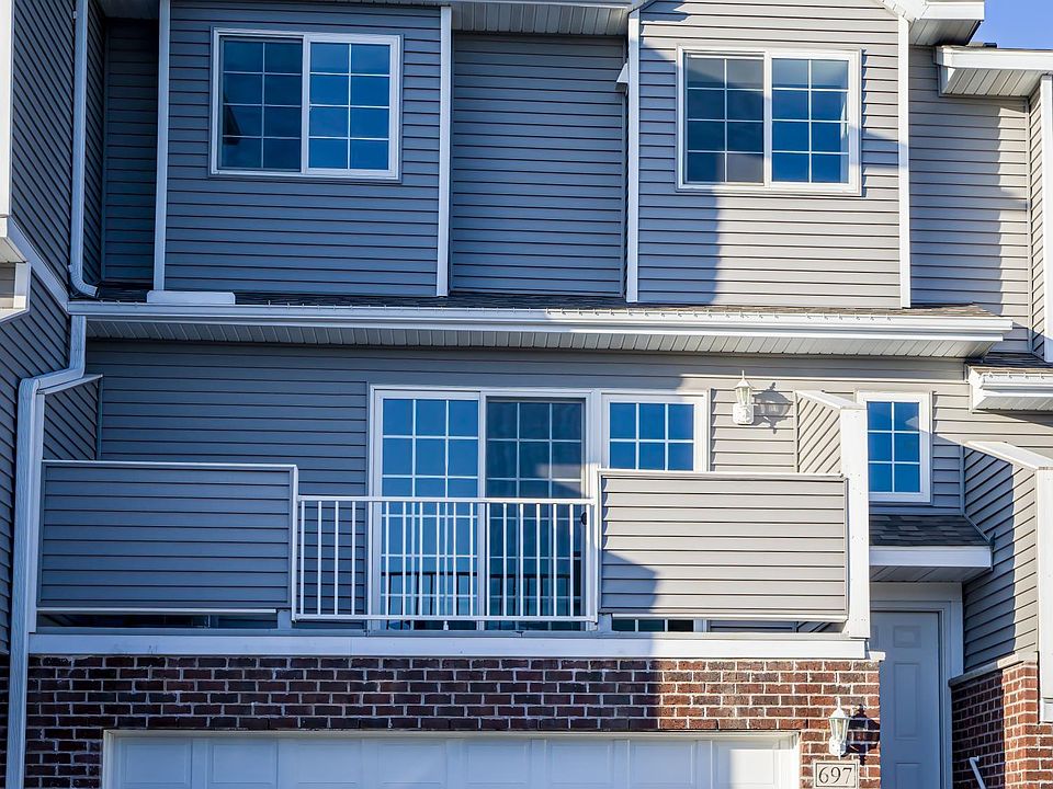 1st image of 697 Shardlow Pl NE