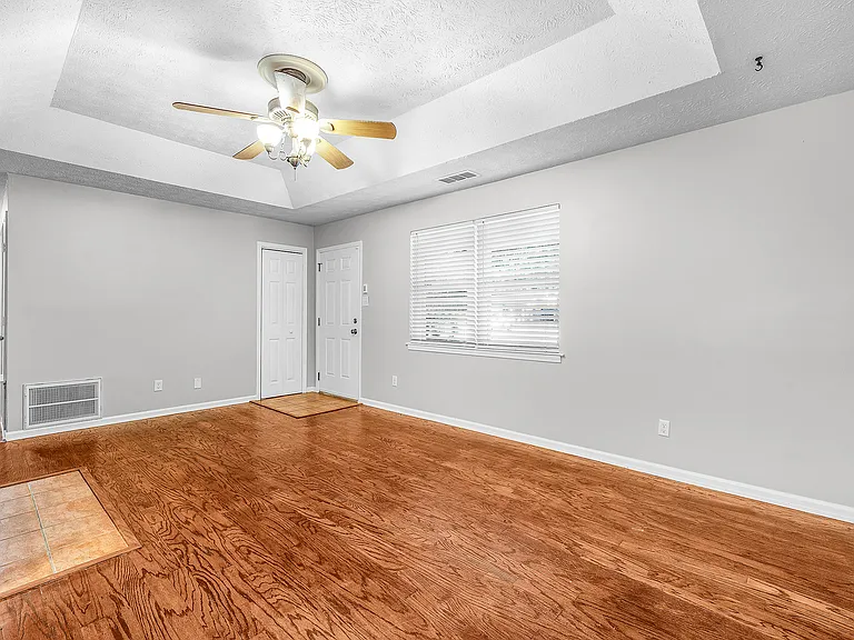 615 W Tietgen St — Photo 9