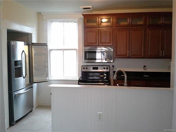 5th image of 307 W Roberts St