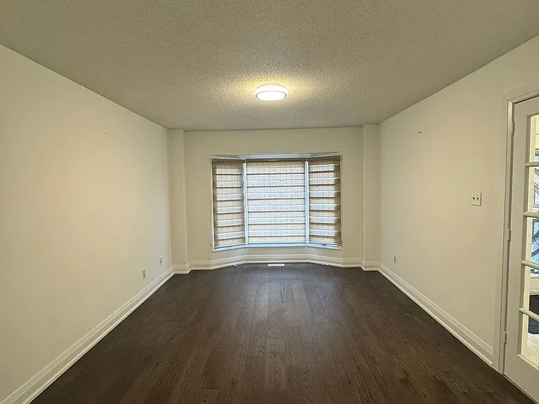5 Burwash Ct — Photo 4