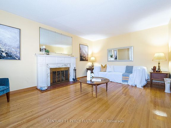 4th image of 14 Farmington Cres