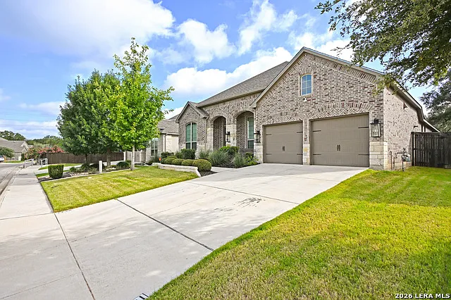 1438 Oaklawn Dr — Photo 2