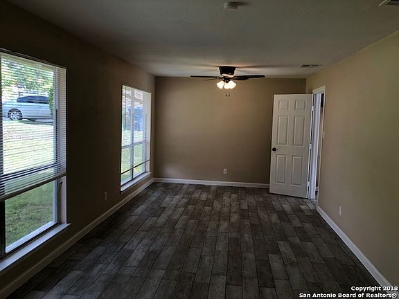 3rd image of 1142 S Ellison Dr