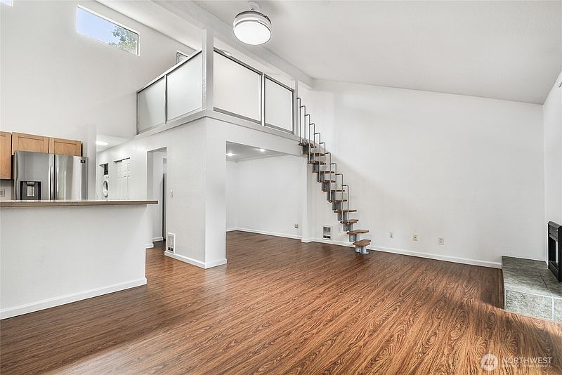 2nd image of 12037 100th Avenue NE #206
