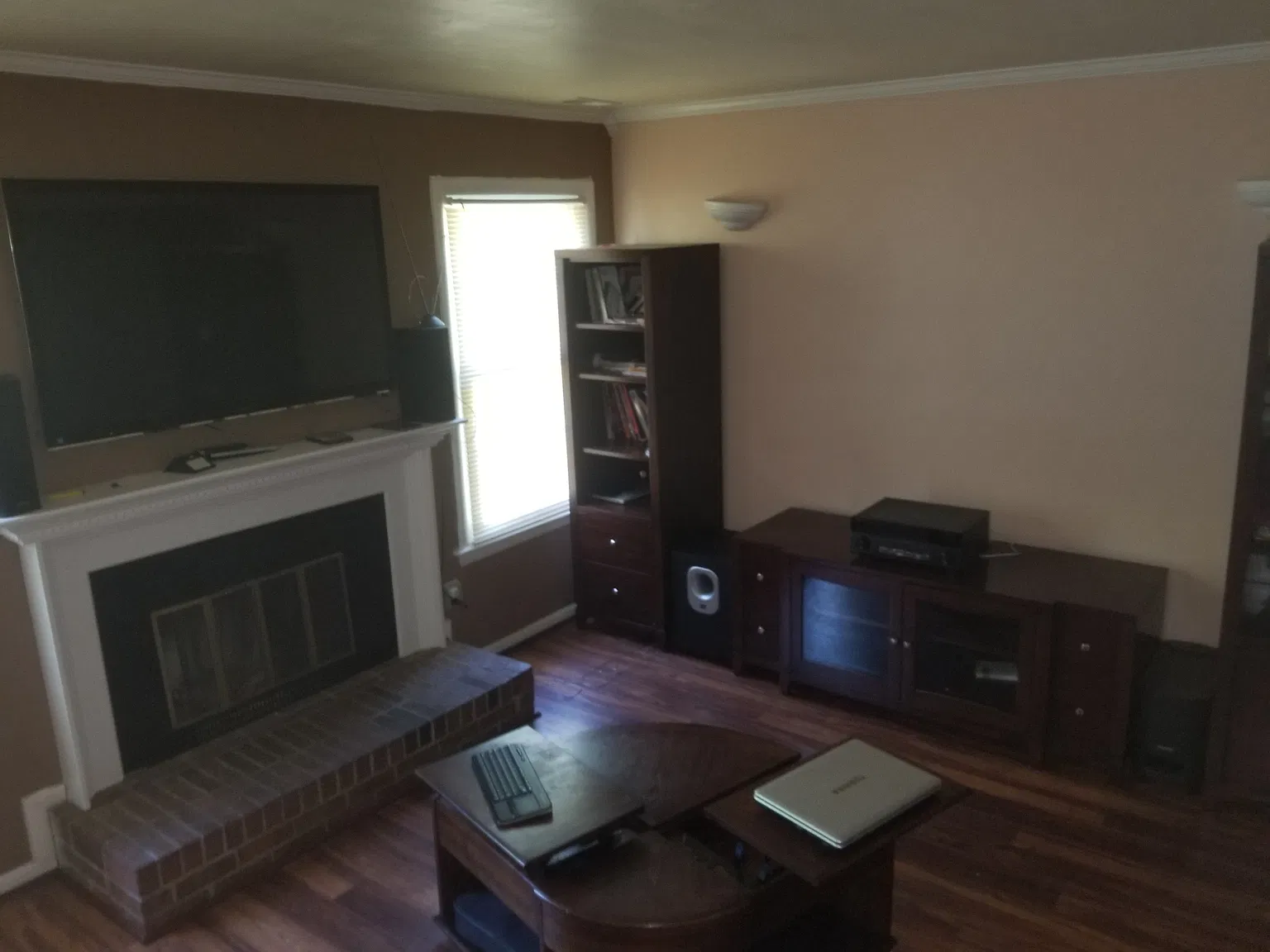3 bed, 1.5 bath, 1310 sqft, $2,000 — Photo 2