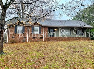 2722 Winslow Ln, Winston Salem, NC 27103